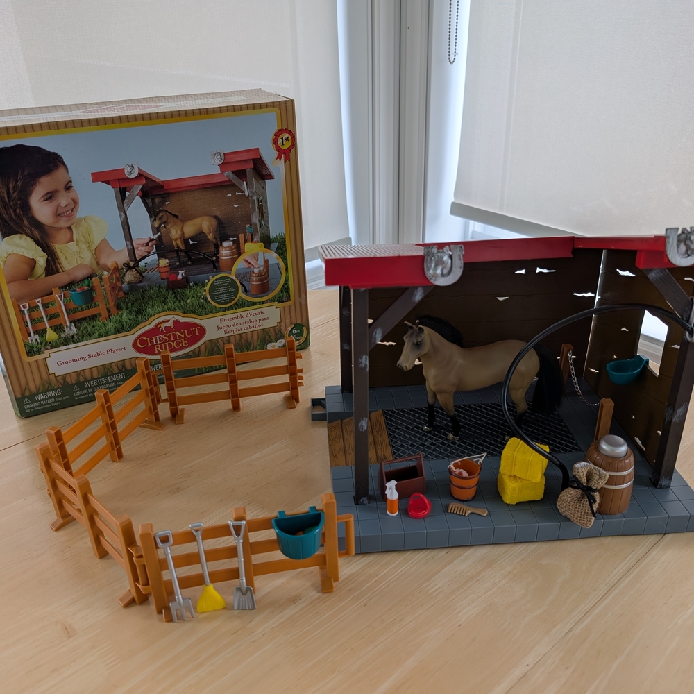 Chestnut Ridge Grooming Stable Playset - Picture 7 of 8